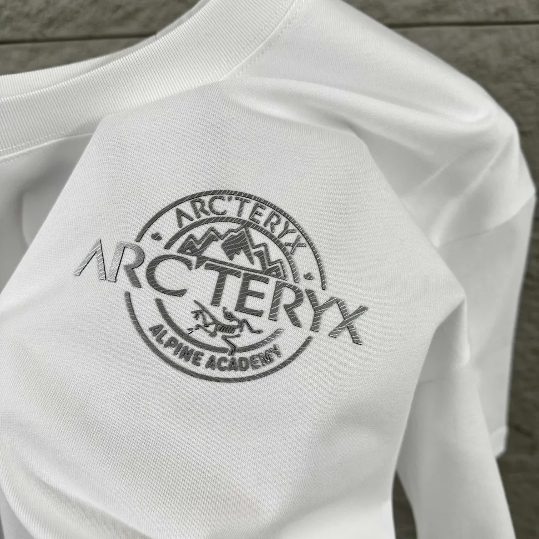 ARC'TERYX* * 2026 New Arrival Classic Silver T Same Style ：Black White Size： S （90-130 ） M （120-150 ） L （140-165 ） XL （160-180 ） XXL （180 ）